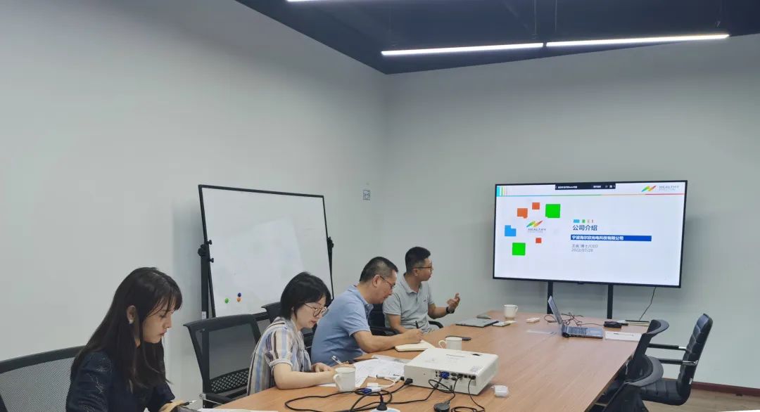 寧波市鄞州區(qū)人力資源和社會(huì)保障局副局長、黨委副書記胡冬平一行走訪寧波海爾欣光電科技有限公司