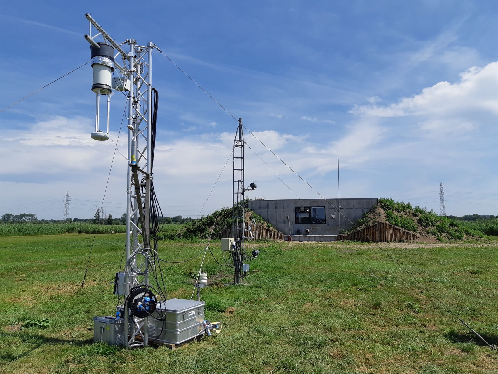 圖三 HT8700搭載升級版光學鏡面，進行全新一輪野外測試